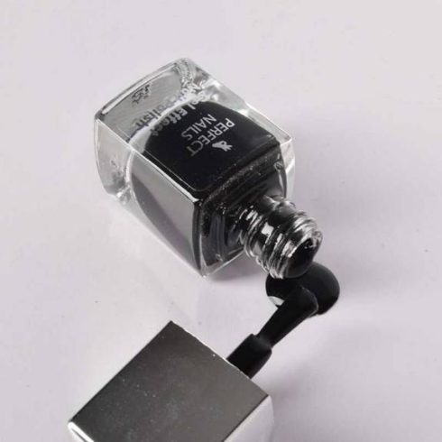 Gél Lakk hatású körömlakk #004 - Black 7ml