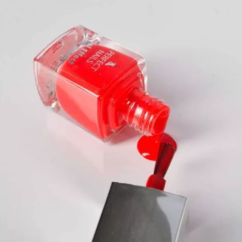 Gél Lakk hatású körömlakk #006 - Strawberry 7ml